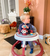 Een loopstoel voor baby's, ook bekend als babywalker of loopwagen, om de eerste stapjes te ondersteunen